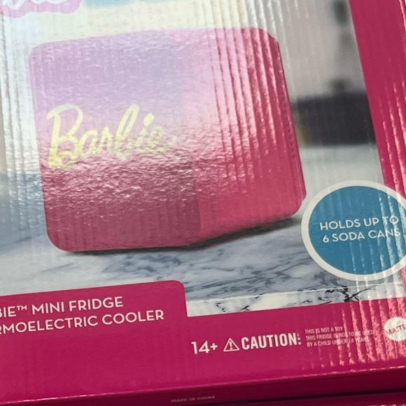 Barbie Mini Fridge - Picture 6 of 7